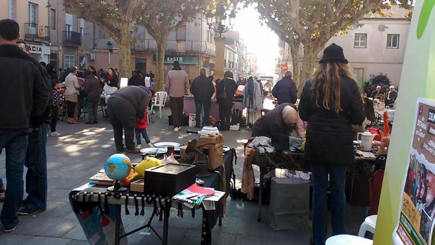 El mercat de segona mà i intercanvi de Sant Vicenç arriba a la majoria d’edat