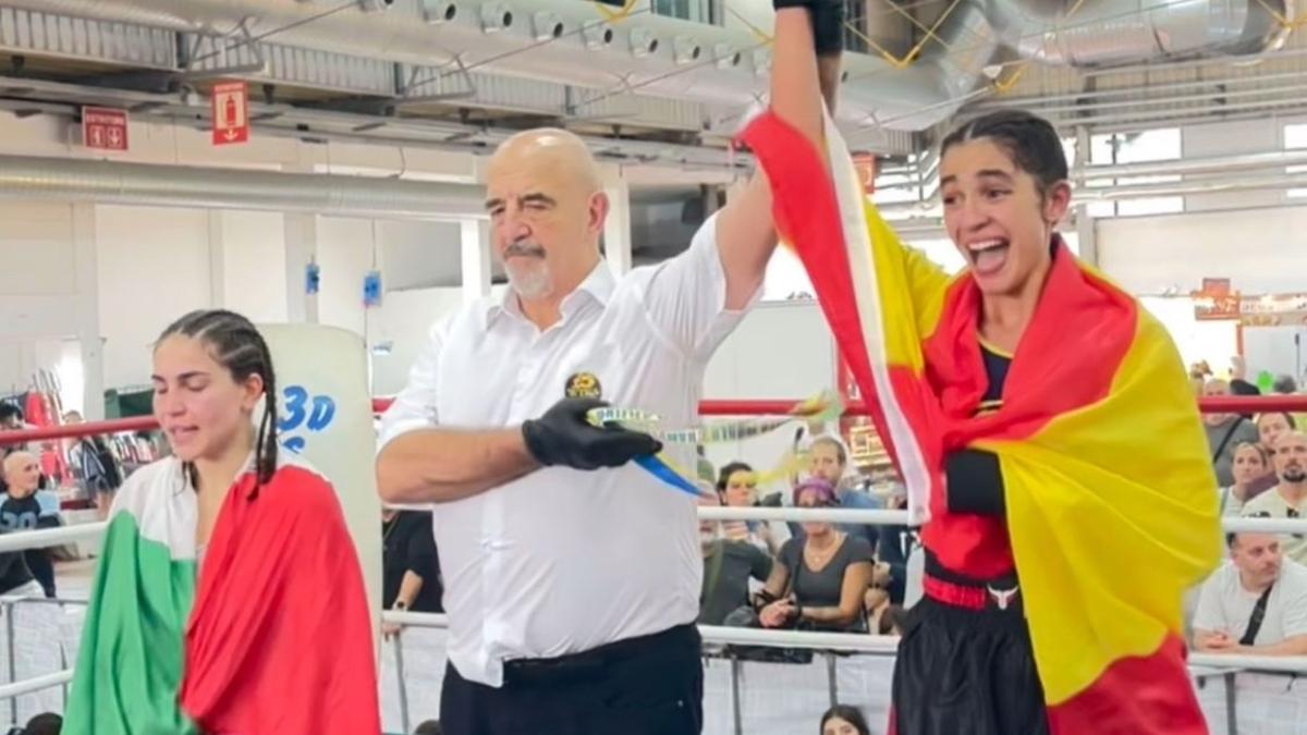 La santvicentina Sara Ouraichi és triple campiona mundial en lluita AFSO