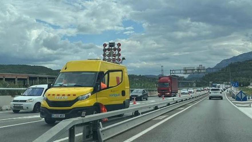 Tarda de retencions a la C-55: un camió avariat a Sant Vicenç de Castellet provoca cues cap a Manresa